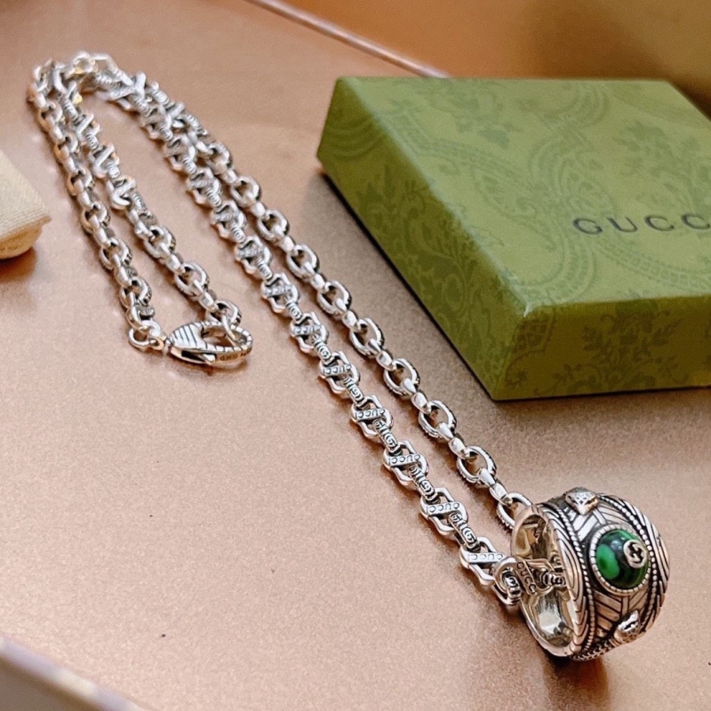 G*u*i necklaces